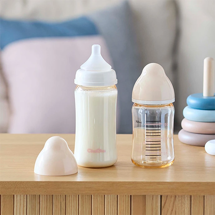 マルチフィット広口タイプ哺乳びん（プラスチック製） 製品イメージ