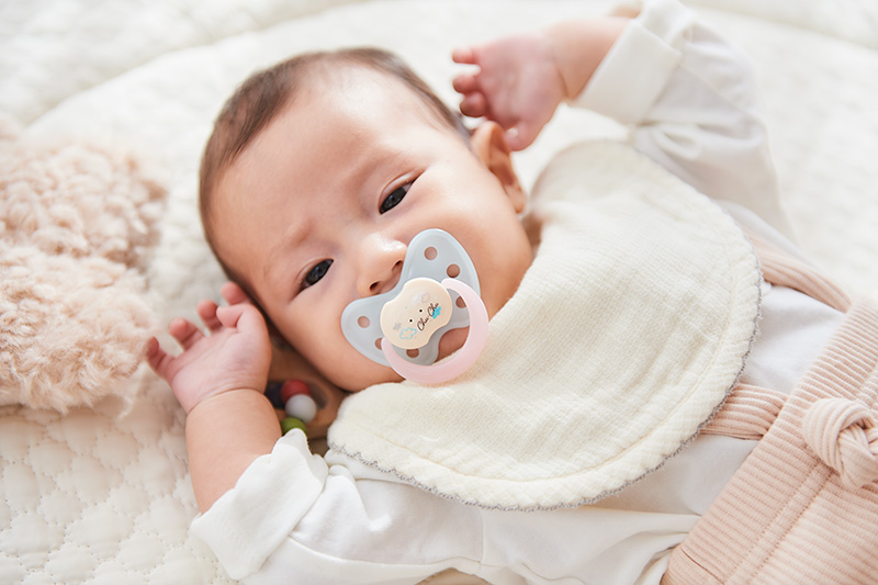 赤ちゃんとおしゃぶり